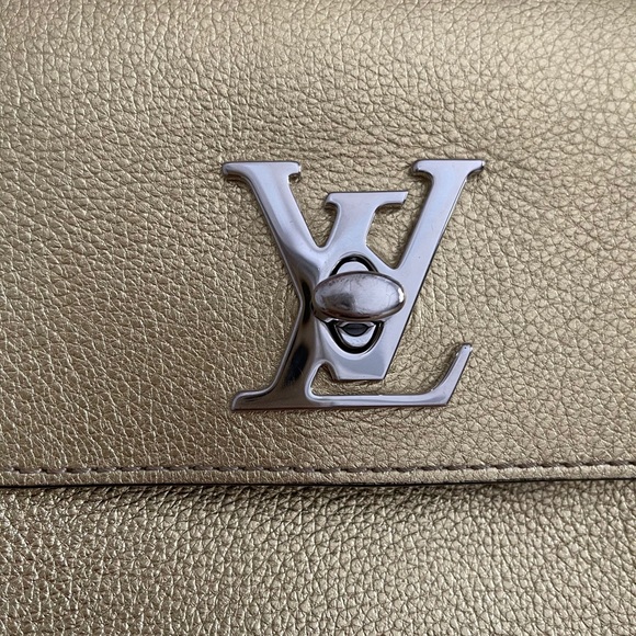 Authentic Louis Vuitton lockme Bb - Picture 7 of 8